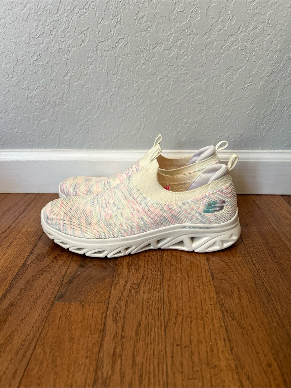 Skechers Glide Step Sport Slip On Shoes Sneakers Women’s Size 8.5 Off White